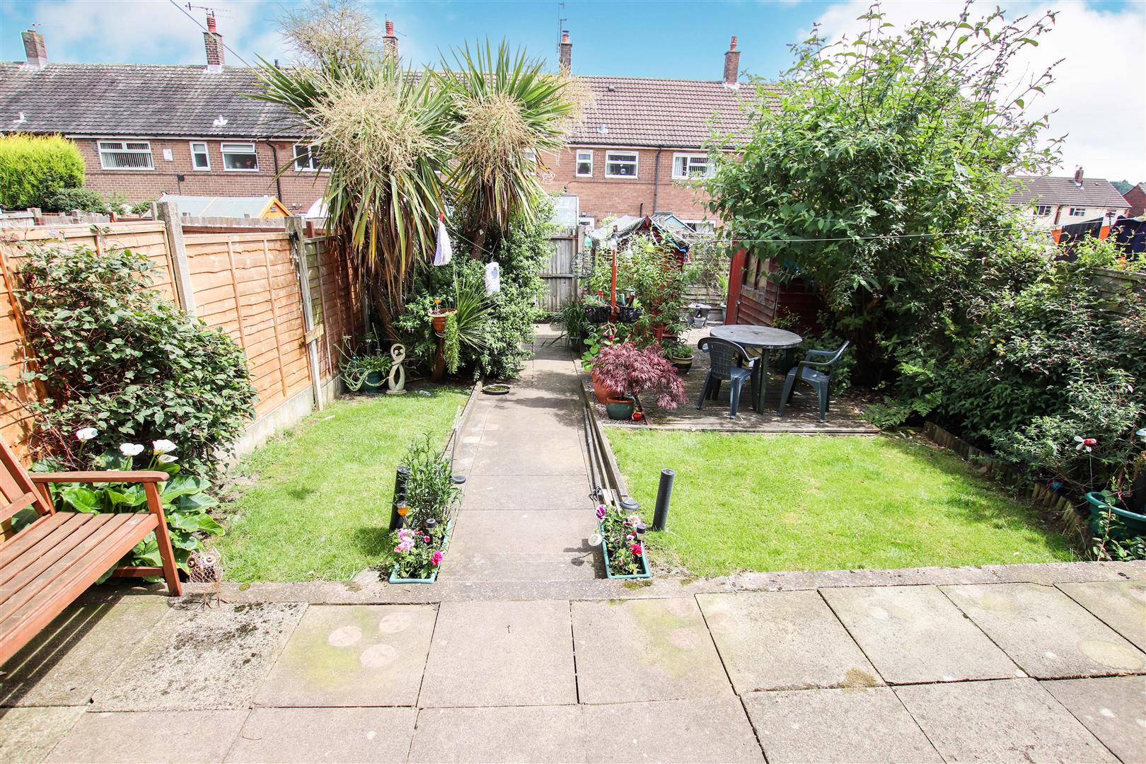 ENCLOSED REAR GARDEN